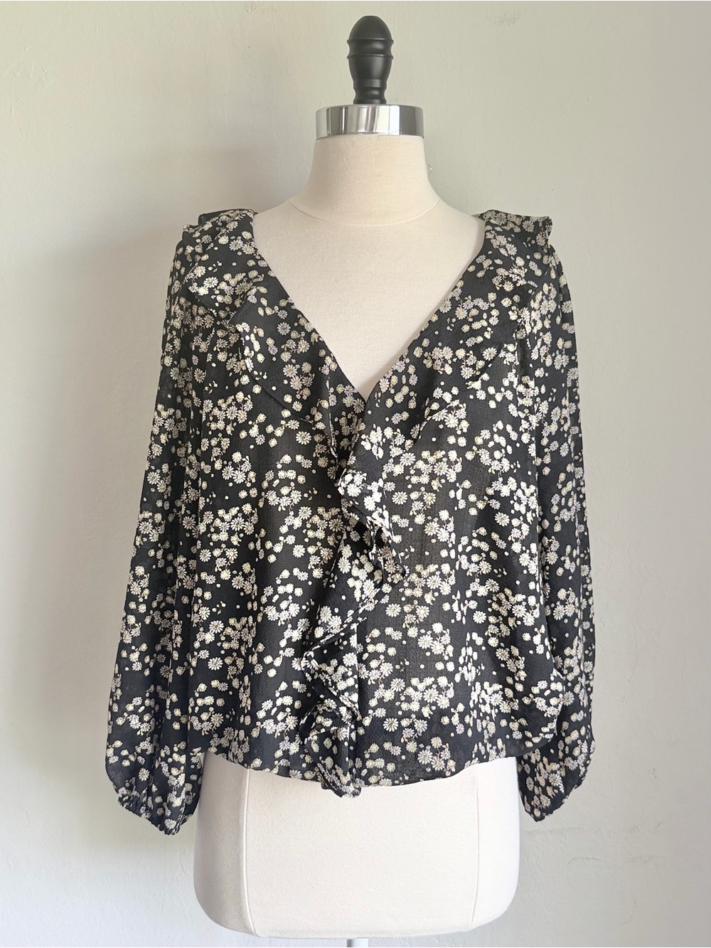 Max Studio Black White Floral Chiffon Ruffle V-Neck Blouse, Sz M NWT
